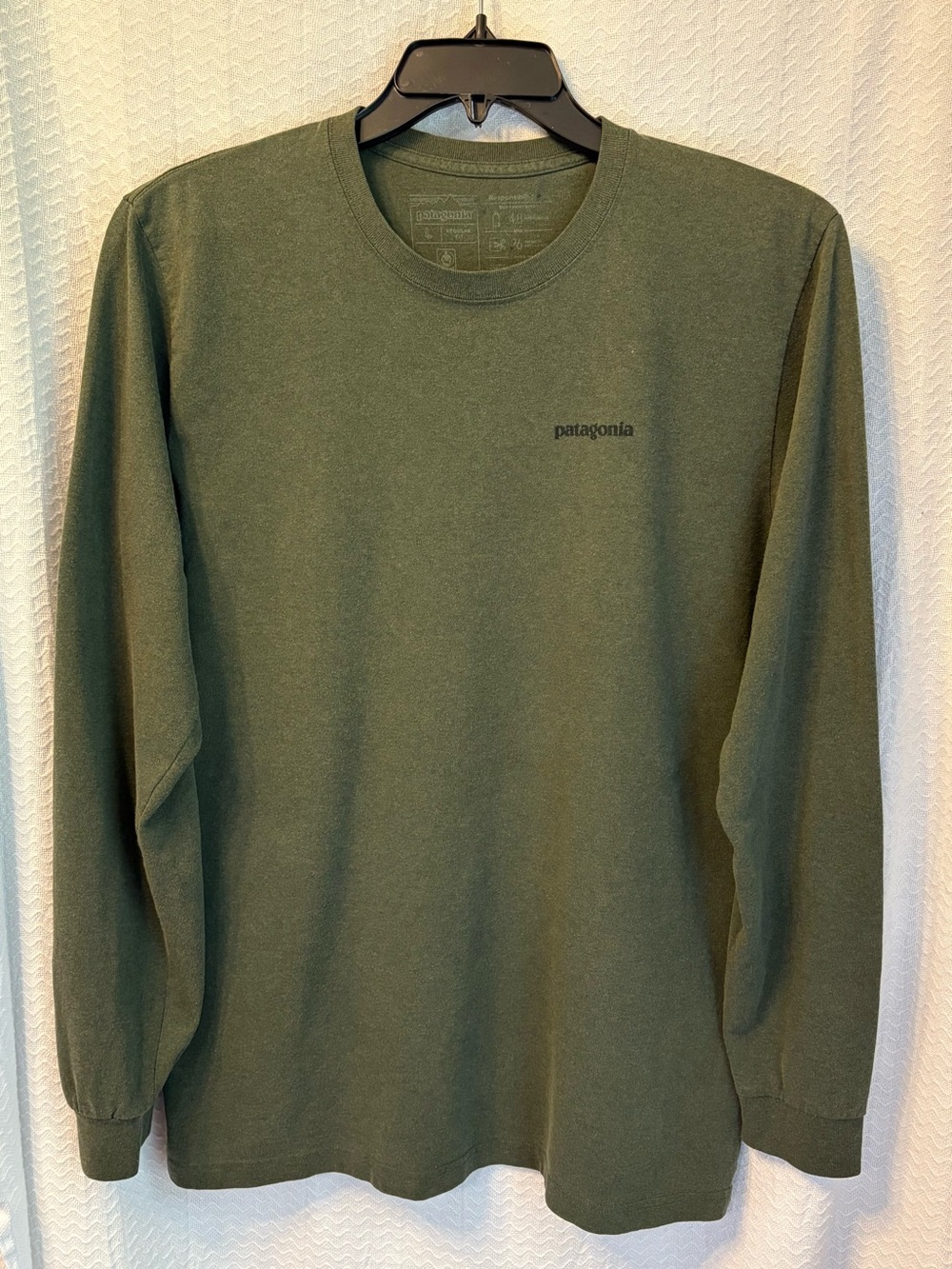 Patagonia Men’s P-6 Logo Responsibili-Tee in Muted Olive Green. Size L